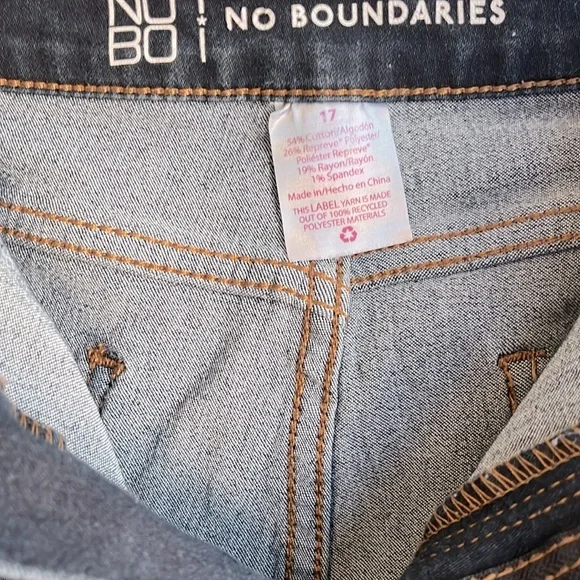 No Boundaries Women’s Jeans - Picture 2 of 3